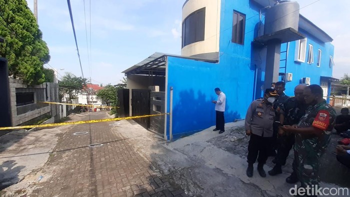 TKP penembakan istri TNI di Banyumanik, Semarang, Senin (178/7/2022).
