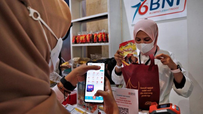 Dalam semarak HUT ke-76, BNI berupaya melakukan penguatan 3 produk yakni, BNI Mobile Banking, BNIDirect, dan BNI Xpora.