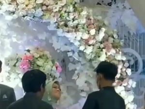 Pria di Koltim Hadiri Pernikahan Mantan, Pengantin Wanita Nangis Histeris