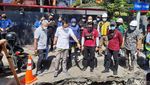 Saat Wali Kota Surabaya Masuk ke Gorong-gorong