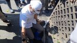 Saat Wali Kota Surabaya Masuk ke Gorong-gorong