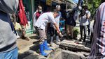 Saat Wali Kota Surabaya Masuk ke Gorong-gorong