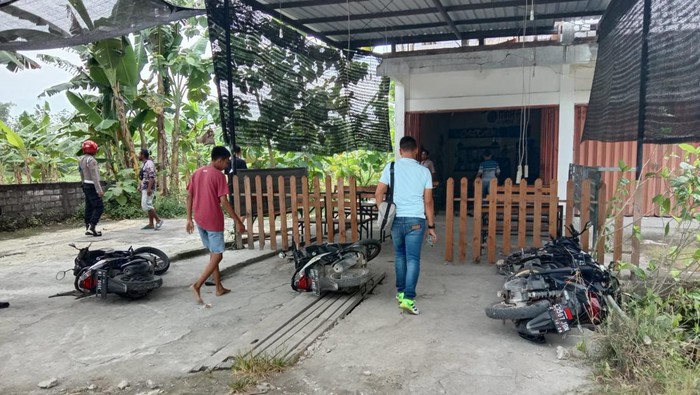 Warkop di Lamongan dirusak masa pendekar