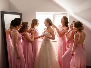 Kisah Viral Pengantin Sengaja Bikin Bridesmaid-nya Gemuk di Hari Pernikahan