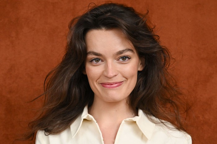 PARIS, FRANCE - JUNE 05: Emma Mackey attends the French Open 2022 at Roland Garros on June 05, 2022 in Paris, France. (Photo by Stephane Cardinale - Corbis/Corbis via Getty Images)