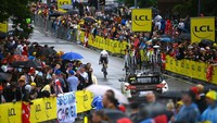 Pebalap tim AG2R Citröen, Geoffrey Bouchard pada etape perdana TDF 2022 di Kopenhagen, Denmark, 30 Juni 2022. Pada etape kedelapan, Bouchard terpaksa hanya bisa menonton dari rumah karena dinyatakan positif Covid-19. (Tim de Waele/Getty Images)