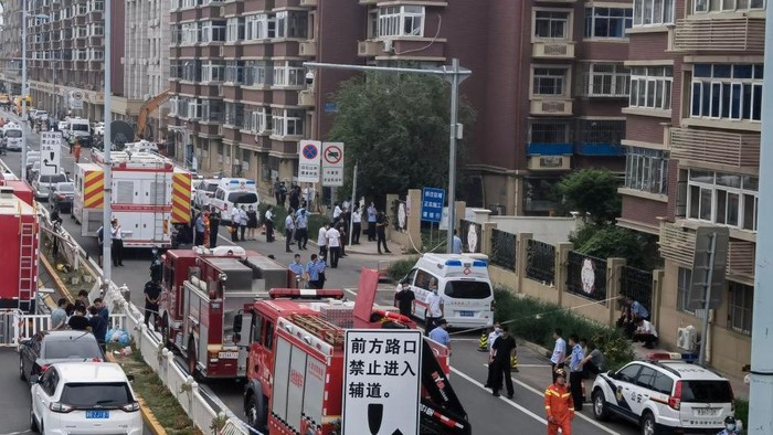 1409654124 TIANJIN, CHINA - JULY 19: Fire trucks arrive at a gas explosion site on July 19, 2022 in Tianjin, China. The gas explosion occurred in a residential building in Tianjin at around 7:15 a.m. on Tuesday. (Photo by VCG/VCG via Getty Images)