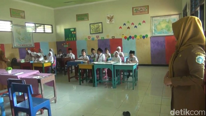 3 sd di lamongan tak dapat siswa