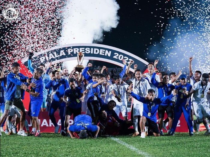 Arema FC menjadi juara di Piala Presiden 2022. Itu trofi ketiga yang diraih tim Singo Edan sepanjang sejarah Piala Presiden.