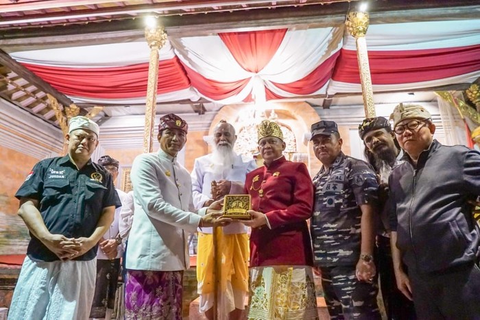 Bamsoet Terima Gelar Kehormatan Dharma Padma Negara