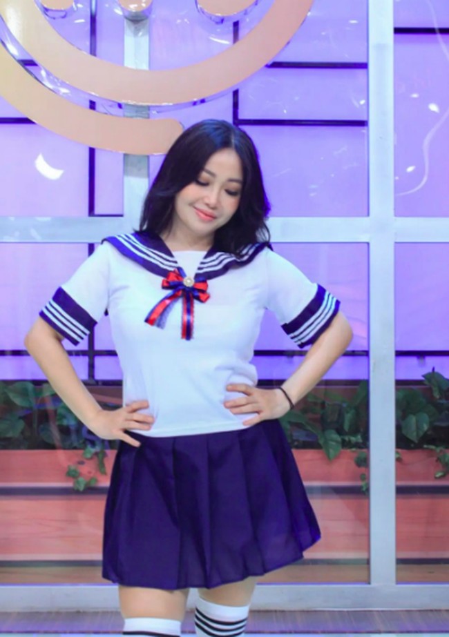 Dare I say kostum kita kali ini menandakan bahwa kita masih cocok pake baju sekolah?#ngarep You are never too old to #cosplay,” tulisnya di keterangan fotonya.Foto: Instagram