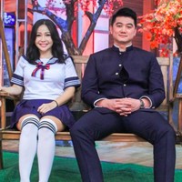 Duh,ini mah anak SMA,” tulis netizen mengomentari. “Kawaii chef marinka,” komentar netizen lain. “Student in a class with teacher,” ungkap netizen lain mengomentari foto chef Marinka bersama chef Arnold. Foto: Instagram