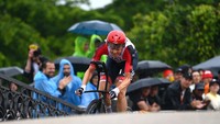 Pebalap tim UAE Team Emirates, Stake Laengen Vegard saat menggeber sepedanya pada etape perdana TDF 2022 di Kopenhagen, Denmark, 30 Juni 2022. Salah satu strarter Tadej Pogacar ini tidak bisa menjadi tukang tarik pada etape kedelapan dan berikutnya setelah dinyatakan positif COVID-19. Dia hanya bisa membalap 6 etape saja. (Tim de Waele/Getty Images)