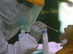 Gejala COVID Berubah, Sakit Tenggorokan-Pilek Paling Banyak Terjadi