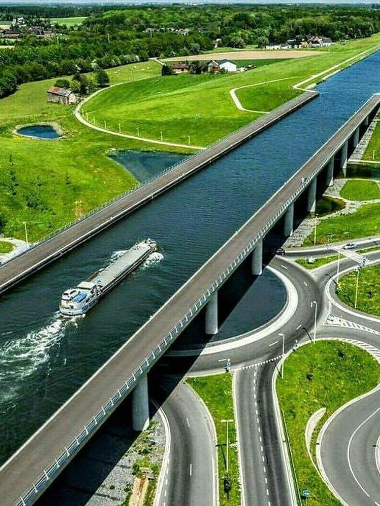 Deretan Foto Infrastruktur yang Bikin Mata Tercengang Deretan Foto Infrastruktur yang Bikin Mata Tercengang