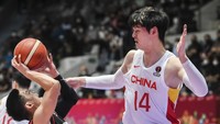 China tampil dominan sejak awal pertandingan. Negeri Tirai Bambu berhasil unggul 29-11 pada kuarter pertama.