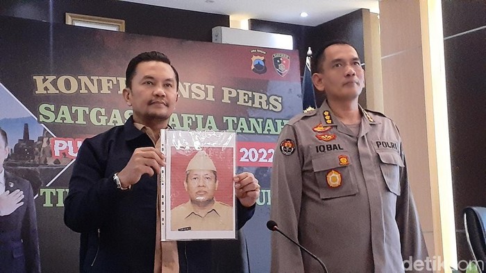 Dirkrimsus Polda Jateng Kombes Pol Johanson Ronald Simamora mengungkap kasus korupsi di Kabupaten Pemalang, di kantorya, Banyumanik, Semarang, Selasa (19/7/2022).
