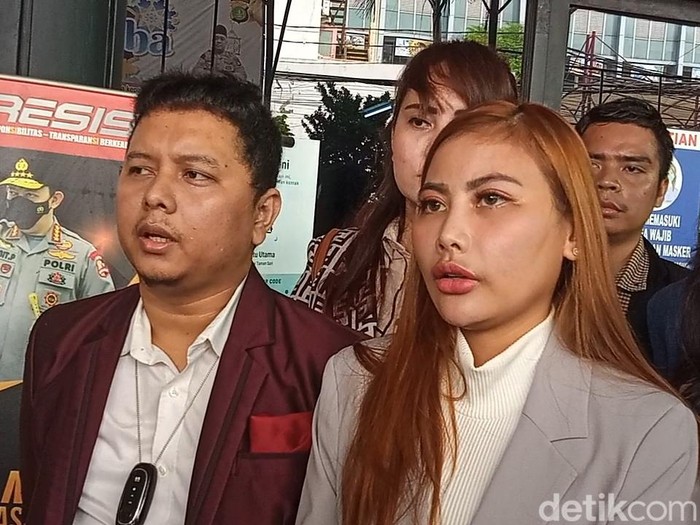 Dokter Siska laporkan Kevin Hillers dugaan penipuan.