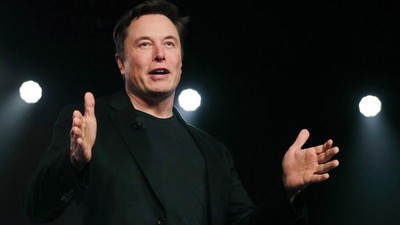 Meme Elon Musk Beli MU: Kirim Ronaldo ke Mars, Maguire Jadi Montir Tesla