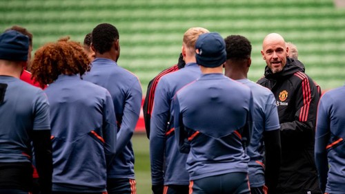 MELBOURNE, AUSTRALIA - JULY 16: (EXCLUSIVE COVERAGE)  Manager Erik ten Hag of Manchester United in action during a first team training session at AAMI Park on July 16, 2022 in Melbourne, Australia. (Photo by Ash Donelon/Manchester United via Getty Images)