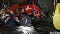 Diberitakan sebelumnya, sebuah truk Pertamina diduga mengalami rem blong hingga menabrak sejumlah pemotor dan mobil yang ada di lokasi. Kecelakaan terjadi pada Senin (18/7/2022) sore.