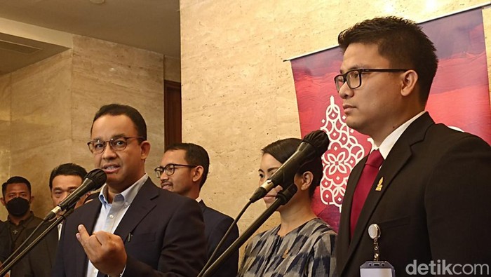 Gubernur DKI Jakarta Anies Baswedan dan Co-Chair Y20 Michael Victor Sianipar (Tiara Aliya Azzahra/detikcom)