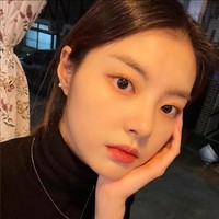 Mengawali debut akting dengan cemerlang, bukan tidak mungkin Hong Yeji akan jadi salah satu aktris yang patut diperhitungkan. Foto: Instagram/@red._.yeji_