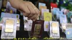 Ibu-ibu, Harga Emas di Pegadaian Naik Lho