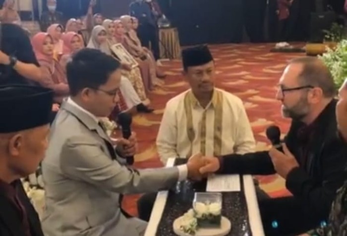 Ijab kabul pria di Konawe yang menikahi bule Belanda