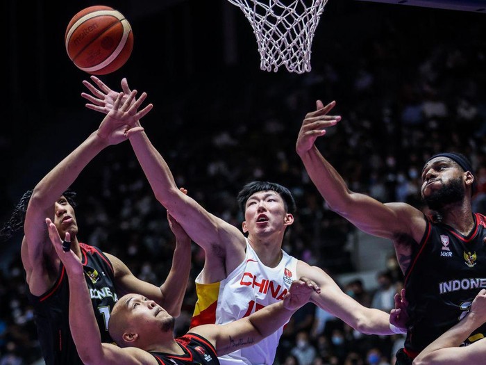 Zhou Qi #15 of China in action against Indonesia during their qualification to the quarterfinals match at FIBA Asia Cup 2022 basketball tournament at Istora Gelora Bung Karno Stadium in Jakarta, Indonesia, Monday, July 18, 2022. (Photo by Garry Lotulung/NurPhoto via Getty Images)