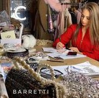 Isabella memulai kerajaan bisnisnya dengan merilis brand perhiasan, Glitzy Girl bersama ibunya. Gadis cantik itu sekarang memiliki beberapa bisnis termasuk brand House of Barretti yang merilis berbagai busana untuk remaja.Foto: Instagram @isabellabarrett123