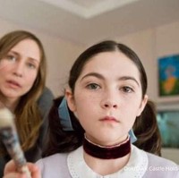 Memerankan karakter anak kecil sebenarnya adalah orang dewasa, Isabella Fuhrman banyak mendapat pujian saat berperan sebagai Esther. Dia meraih gelar aktris terbaik hingga mendapat julukan icon horor berkat perannya menjadi Esther di Orphan. Foto: Instagram