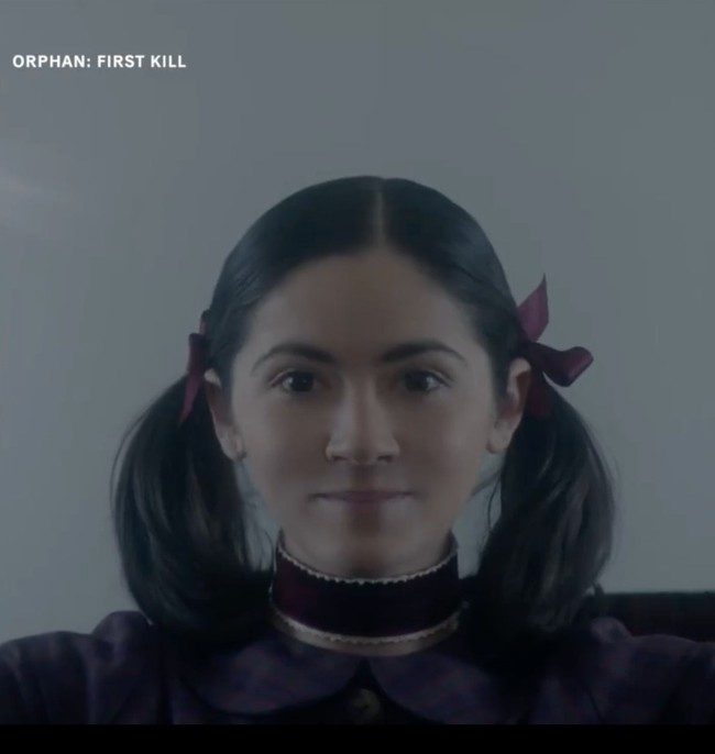 Inilah penampilan Isabella Fuhrman sebagai Esther dalam film prekuel Orphan: First Kill. Film tersebut akan mengangkat kisah Esther setelah kabur dari Estonia ke Amerika Serikat. Dia berpura-pura sebagai anak perempuan sebuah keluarga kaya. Foto: Instagram