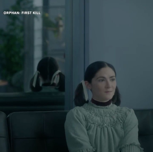 Kini pada 2022, Isabella Fuhrman akan kembali menebar horor lewat prekuel Orphan berjudul, Orphan: First Kill. Isabella kembali memerankan tokoh Esther, wanita kejam yang sembunyi dalam tubuh anak kecil. Foto: Getty Images
