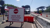 Jalur motor di Jembatan Suramadu ditutup/Foto: Deny Prastyo Utomo/detikJatim