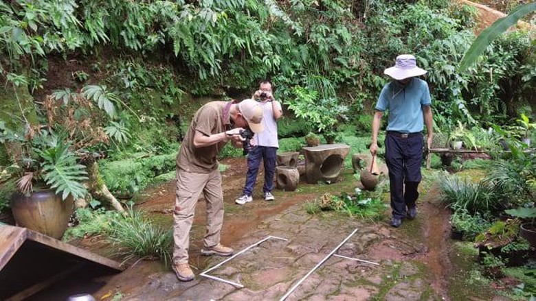 Jejak Kaki Dinosaurus Berusia 100 Juta Tahun Ditemukan di Restoran China Jejak Kaki Dinosaurus Berusia 100 Juta Tahun Ditemukan di Restoran China