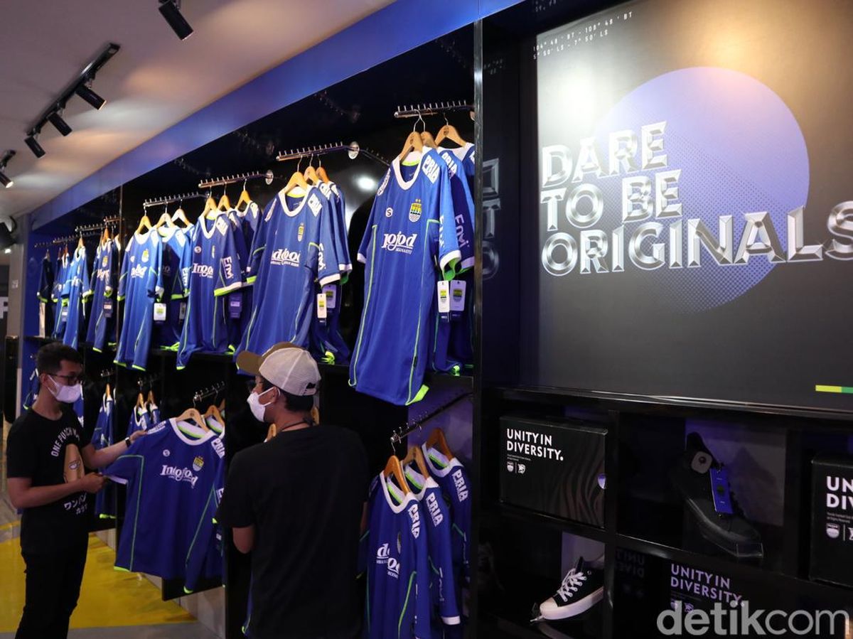 Persib Bandung Rilis Jersey Anyar untuk Musim Depan, Digunakan di