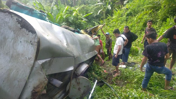 Pengendara Mobil tangki air tewas setelah mengalami tabrakan dengan mobil Escudo di Jalan Jamin Ginting Km 36 - 37, Desa Sembahe, Kecamatan Sibolangit, Kabupaten Deli Serdang, Sumatera Utara. Istimewa
