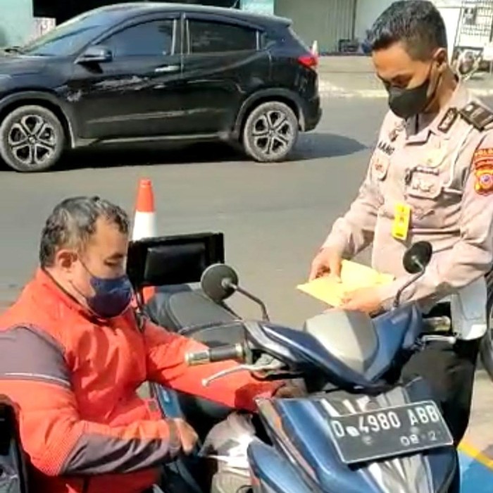 Kisah Ade saat bayar pajak di Bandung