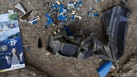 Pecahan bodi motor juga terlihat di lokasi kecelakaan maut.