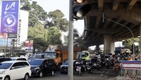 Kecelakaan truk Pertamina di Cibubur diduga karena rem blong. 