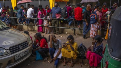 Krisis Tak Menentu, Warga Sri Lanka Antre Paspor Demi Bisa Kabur