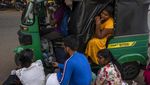 Krisis Tak Menentu, Warga Sri Lanka Antre Paspor Demi Bisa Kabur