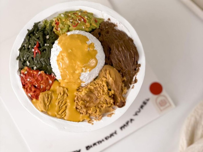 Kue Food Replica berbentuk nasi Padang ini buatan baker asal Bandung