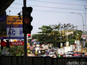 Potret Kemacetan di Jalan Transyogi Cibubur Imbas U-Turn Al-Azhar Ditutup