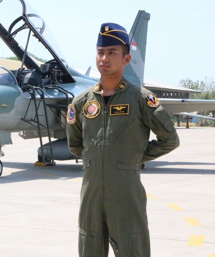 Lettu Pnb Allan Safitra Indra Wahyudi, pilot pesawat tempur T-50i Golden Eagle yang jatuh di Blora. Lettu Pnb Allan Safitra Indra Wahyudi, pilot pesawat tempur T-50i Golden Eagle yang jatuh di Blora.