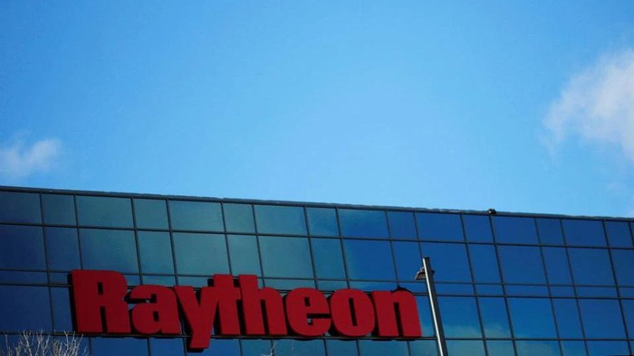 A sign marks the Raytheon offices in Woburn, Massachusetts, U.S. January 25, 2017. REUTERS/Brian Snyder/File Photo