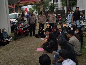 Pemerkosa-Paksa LGBT ABG di Baubau Belum Ditangkap, Mahasiswa Unjuk Rasa