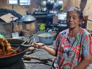 Ayam Bakar Mak Gogok di Blora, Gurihnya Sampai ke Tulang!