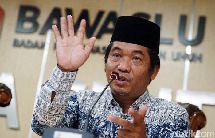Menteri Perdagangan (Mendag) Zulkifli Hasan dilaporkan ke Badan Pengawas Pemilu (Bawaslu) terkait dugaan pelanggaran Pemilu, Selasa (19/7/2022). Laporan itu diajukan 3 Lembaga Swadaya Masyarakat atau LSM siang ini.